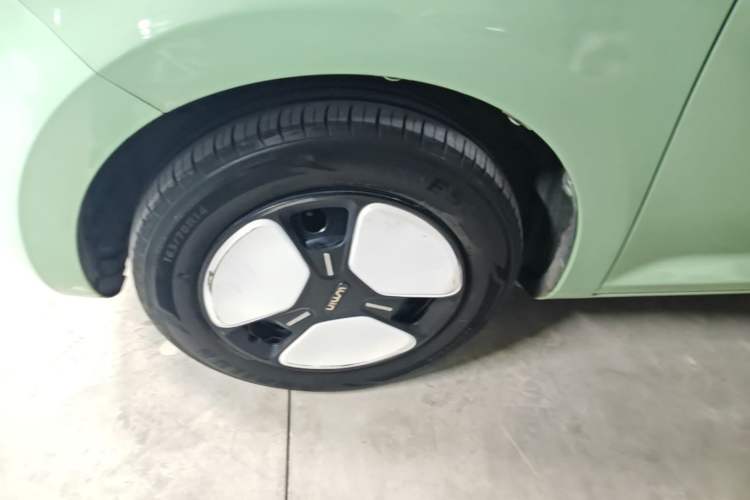 Used CHANGAN NEVO Lumin 2022 155 km – Refreshingly Sweet Edition Left Front Wheel Hub