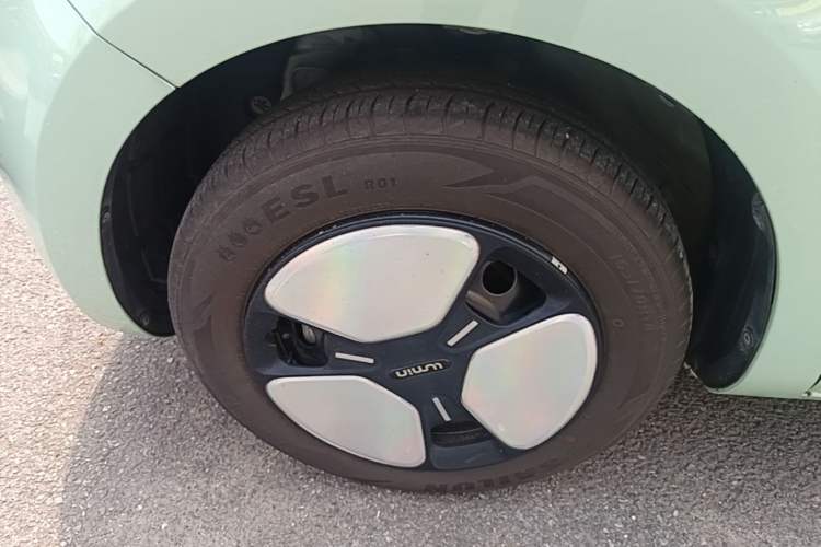Used CHANGAN NEVO Lumin 2022 155 km – Refreshingly Sweet Edition Left Front Wheel Hub