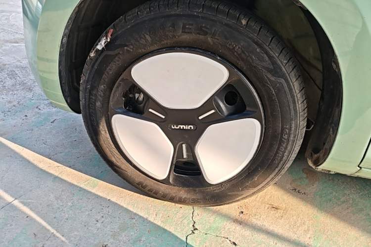 Used CHANGAN NEVO Lumin 2022 301km Honey-Sweet Version Left Front Wheel Hub