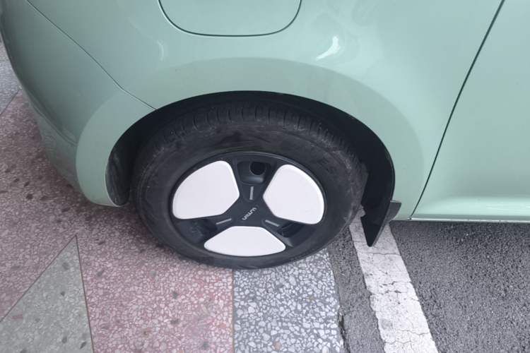 Used CHANGAN NEVO Lumin 2022 155 km – Refreshingly Sweet Edition Left Front Wheel Hub