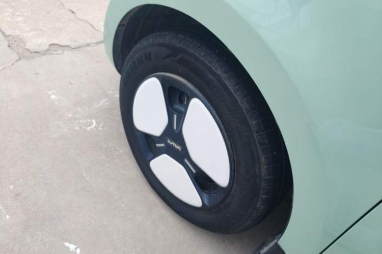 Used CHANGAN NEVO Lumin 2022 155 km – Refreshingly Sweet Edition Left Front Wheel Hub