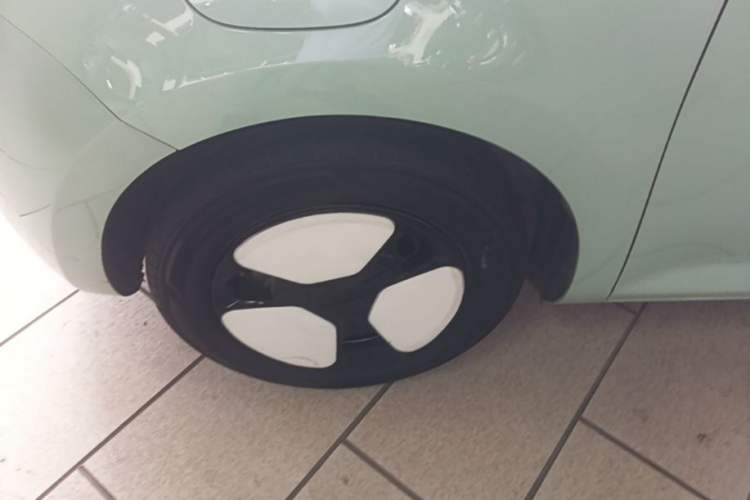 Used CHANGAN NEVO Lumin 2022 155 km – Refreshingly Sweet Edition Left Front Wheel Hub