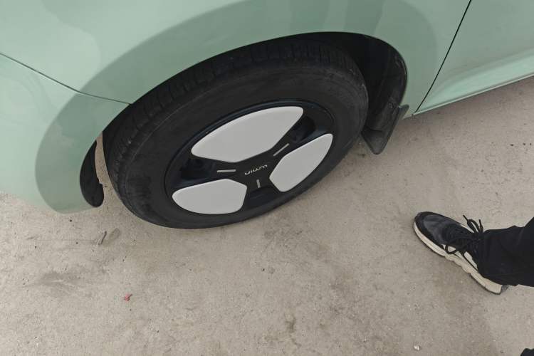 Used CHANGAN NEVO Lumin 2022 155 km – Refreshingly Sweet Edition Left Front Wheel Hub