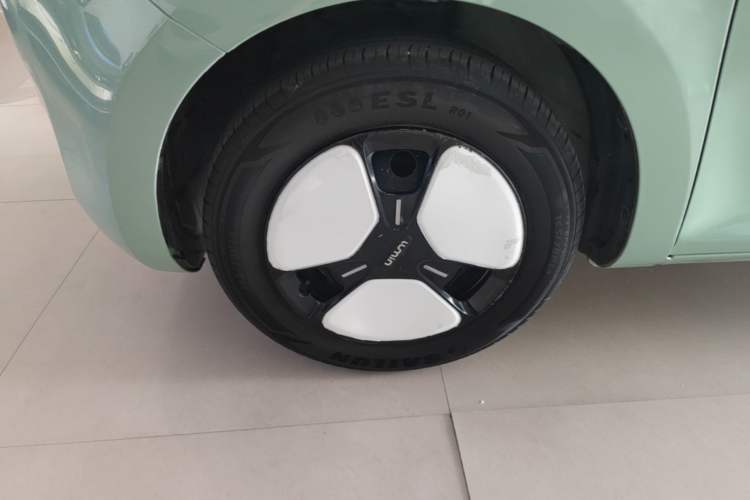 Used CHANGAN NEVO Lumin 2022 210km Sweet Edition Left Front Wheel Hub
