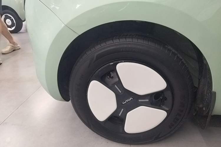 Used CHANGAN NEVO Lumin 2022 210km Sweet Edition Left Front Wheel Hub