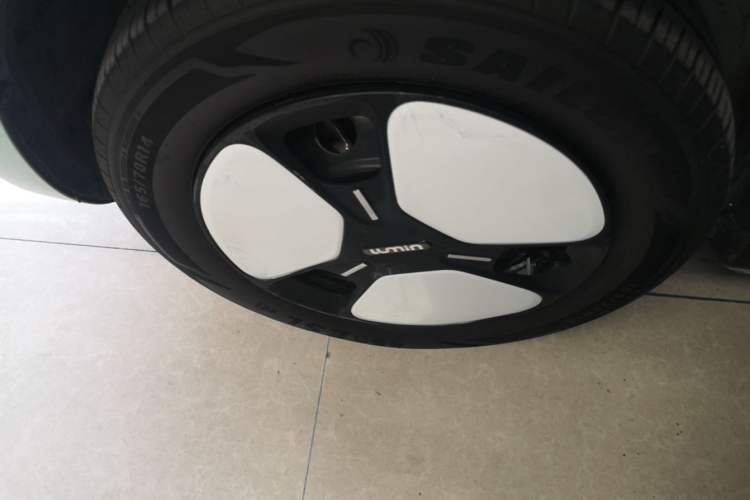 Used CHANGAN NEVO Lumin 2022 155 km – Refreshingly Sweet Edition Left Front Wheel Hub