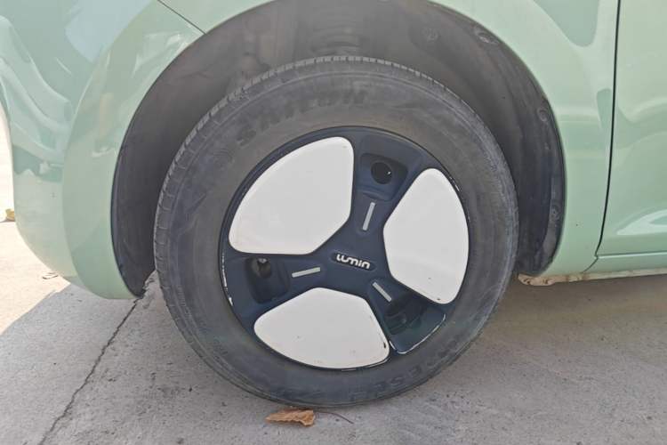 Used CHANGAN NEVO Lumin 2022 155 km – Refreshingly Sweet Edition Left Front Wheel Hub