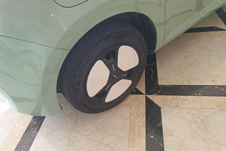 Used CHANGAN NEVO Lumin 2022 155 km – Refreshingly Sweet Edition Left Front Wheel Hub