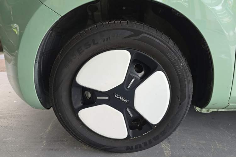 Used CHANGAN NEVO Lumin 2022 155 km – Refreshingly Sweet Edition Left Front Wheel Hub