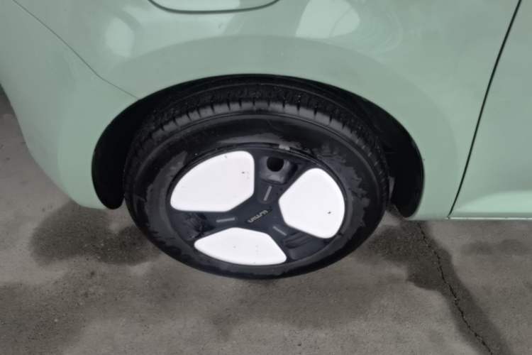 Used CHANGAN NEVO Lumin 2022 155 km – Refreshingly Sweet Edition Left Front Wheel Hub