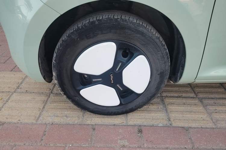 Used CHANGAN NEVO Lumin 2022 155 km – Refreshingly Sweet Edition Left Front Wheel Hub