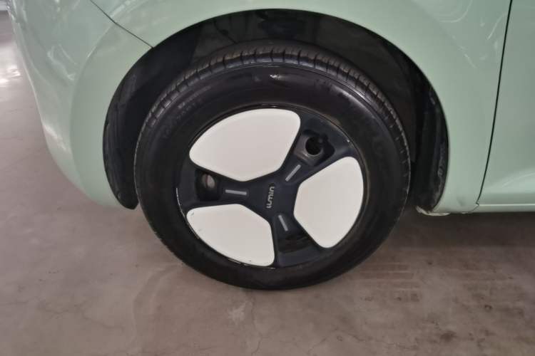 Used CHANGAN NEVO Lumin 2022 155 km – Refreshingly Sweet Edition Left Front Wheel Hub