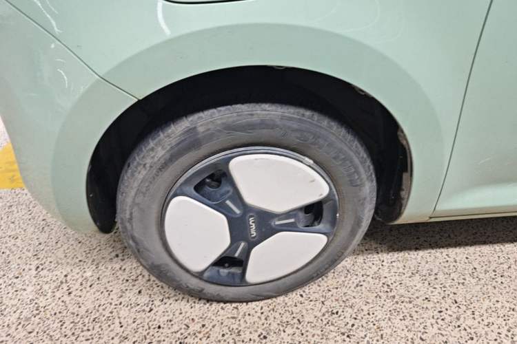 Used CHANGAN NEVO Lumin 2022 210km Sweet Edition Left Front Wheel Hub