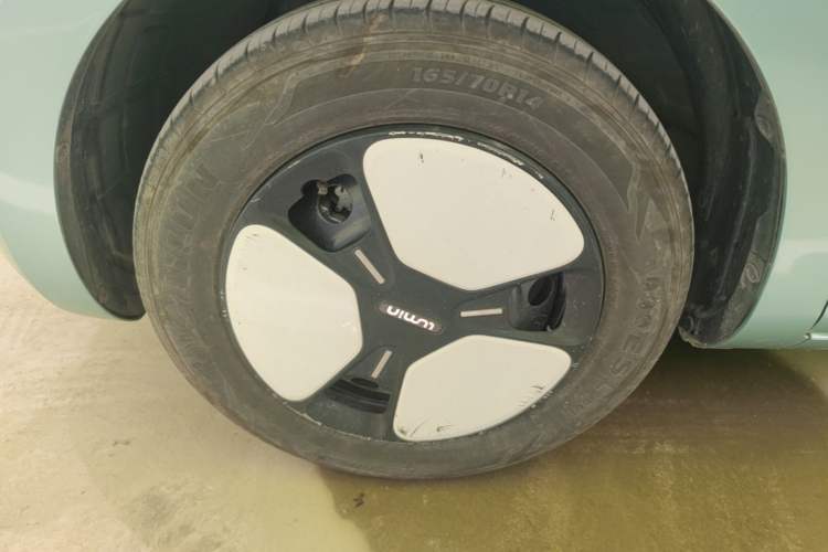 Used CHANGAN NEVO Lumin 2022 155 km – Refreshingly Sweet Edition Left Front Wheel Hub