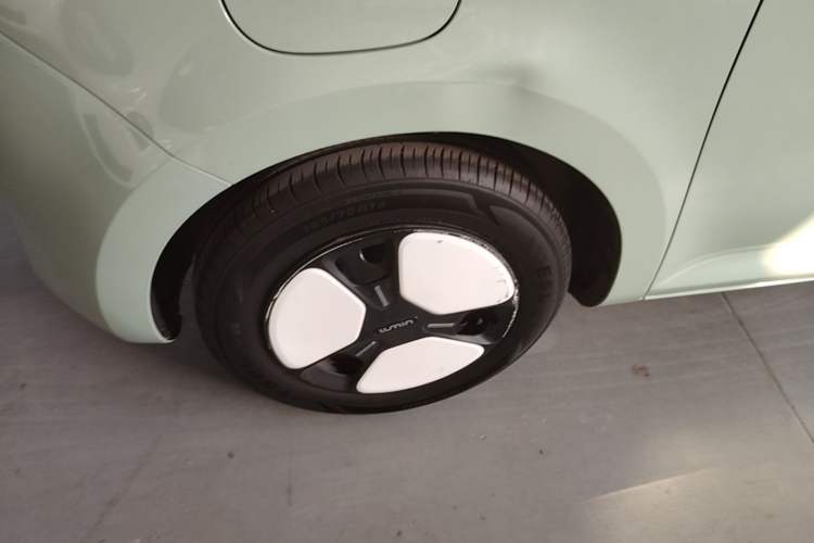 Used CHANGAN NEVO Lumin 2022 210km Sweet Edition Left Front Wheel Hub