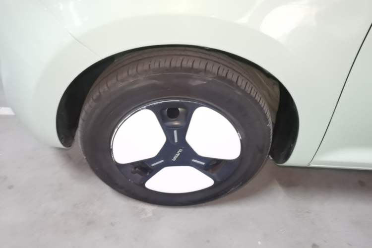 Used CHANGAN NEVO Lumin 2022 155 km – Refreshingly Sweet Edition Left Front Wheel Hub