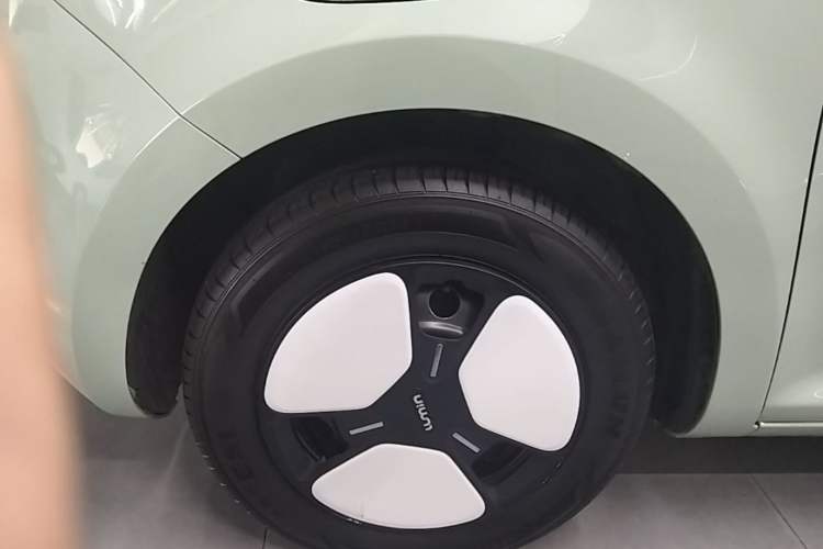 Used CHANGAN NEVO Lumin 2022 210km Sweet Edition Left Front Wheel Hub
