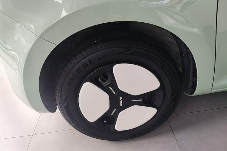 Used CHANGAN NEVO Lumin 2022 155 km – Refreshingly Sweet Edition Left Front Wheel Hub