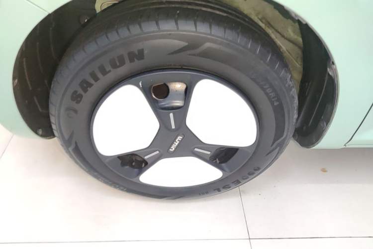Used CHANGAN NEVO Lumin 2022 210km Sweet Edition Left Front Wheel Hub