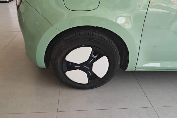 Used CHANGAN NEVO Lumin 2022 155 km – Refreshingly Sweet Edition Left Front Wheel Hub