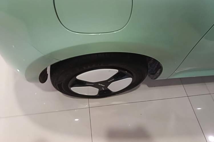 Used CHANGAN NEVO Lumin 2022 210km Sweet Edition Left Front Wheel Hub