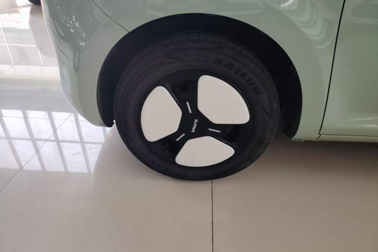 Used CHANGAN NEVO Lumin 2022 301km Honey-Sweet Version Left Front Wheel Hub