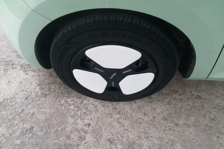 Used CHANGAN NEVO Lumin 2022 155 km – Refreshingly Sweet Edition Left Front Wheel Hub