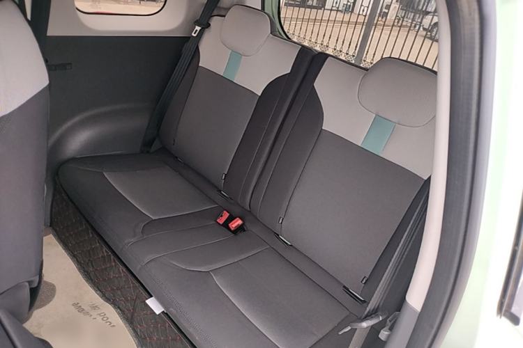 Used CHANGAN NEVO Lumin 2022 155 km – Refreshingly Sweet Edition Left Rear Seat