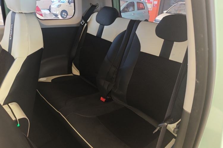 Used CHANGAN NEVO Lumin 2022 155 km – Refreshingly Sweet Edition Left Rear Seat