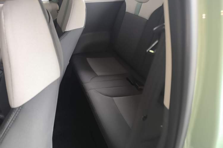 Used CHANGAN NEVO Lumin 2022 155 km – Refreshingly Sweet Edition Left Rear Seat