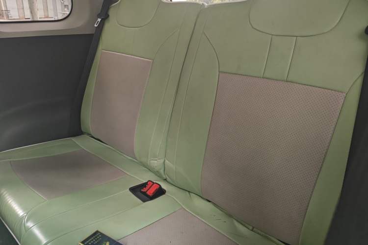 Used CHANGAN NEVO Lumin 2022 155 km – Refreshingly Sweet Edition Left Rear Seat