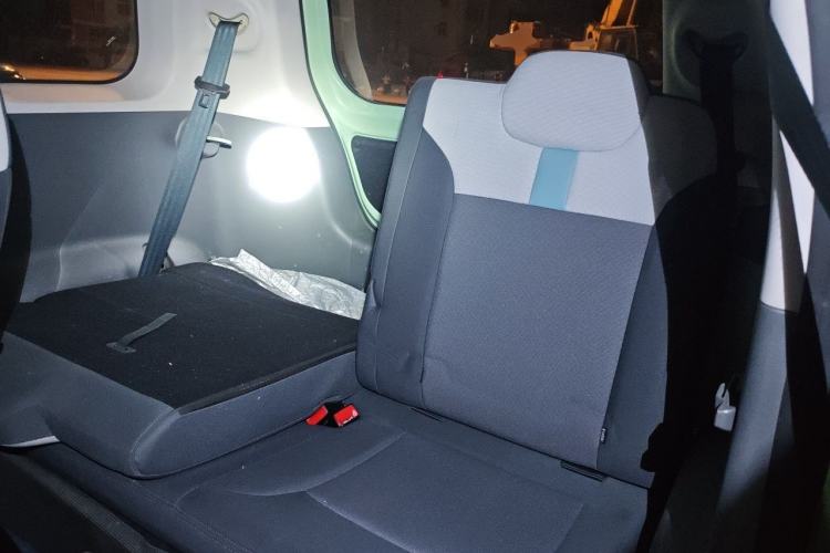 Used CHANGAN NEVO Lumin 2022 155 km – Refreshingly Sweet Edition Left Rear Seat