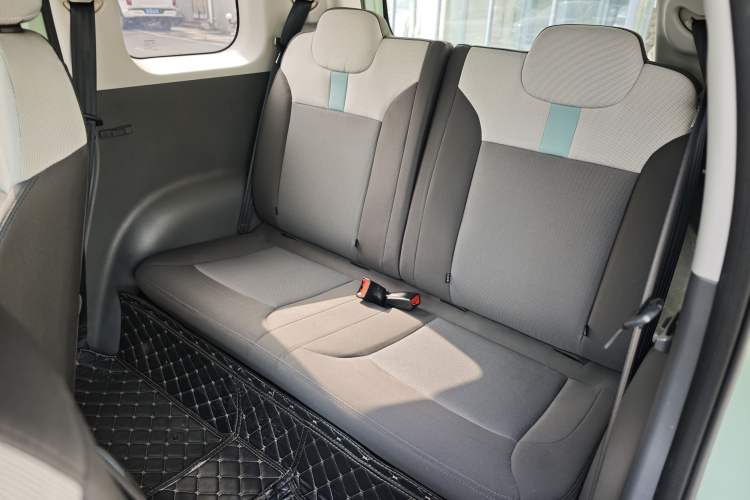 Used CHANGAN NEVO Lumin 2022 155 km – Refreshingly Sweet Edition Left Rear Seat