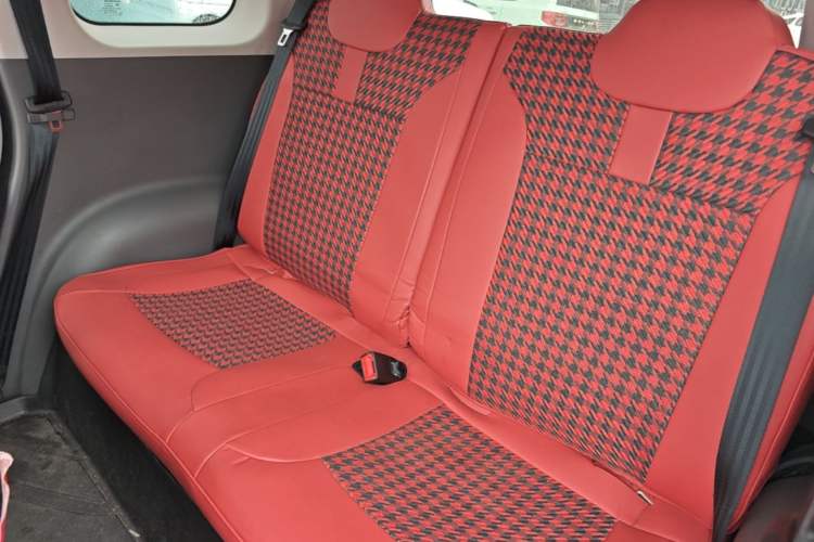 Used CHANGAN NEVO Lumin 2022 155 km – Refreshingly Sweet Edition Left Rear Seat