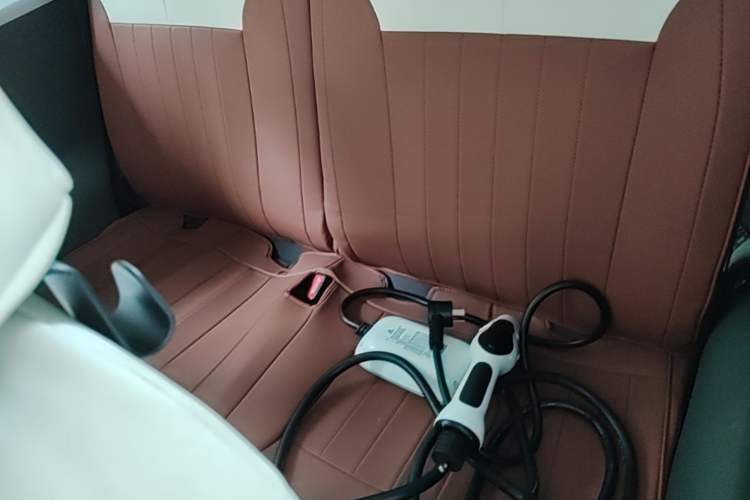Used CHANGAN NEVO Lumin 2022 155 km – Refreshingly Sweet Edition Left Rear Seat