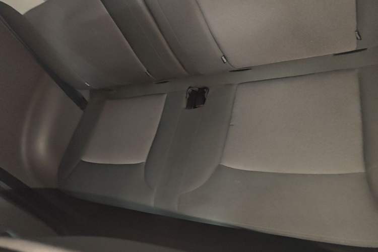 Used CHANGAN NEVO Lumin 2022 155 km – Refreshingly Sweet Edition Left Rear Seat