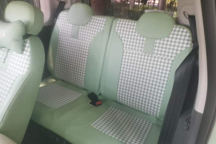 Used CHANGAN NEVO Lumin 2022 155 km – Refreshingly Sweet Edition Left Rear Seat