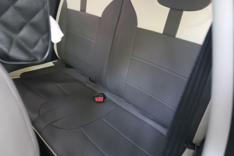 Used CHANGAN NEVO Lumin 2022 155 km – Refreshingly Sweet Edition Left Rear Seat