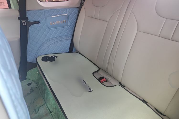 Used CHANGAN NEVO Lumin 2022 155 km – Refreshingly Sweet Edition Left Rear Seat