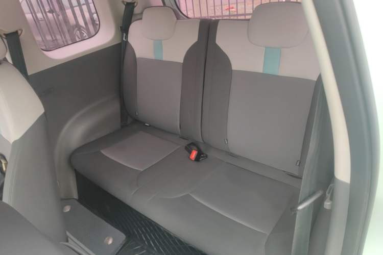 Used CHANGAN NEVO Lumin 2022 155 km – Refreshingly Sweet Edition Left Rear Seat