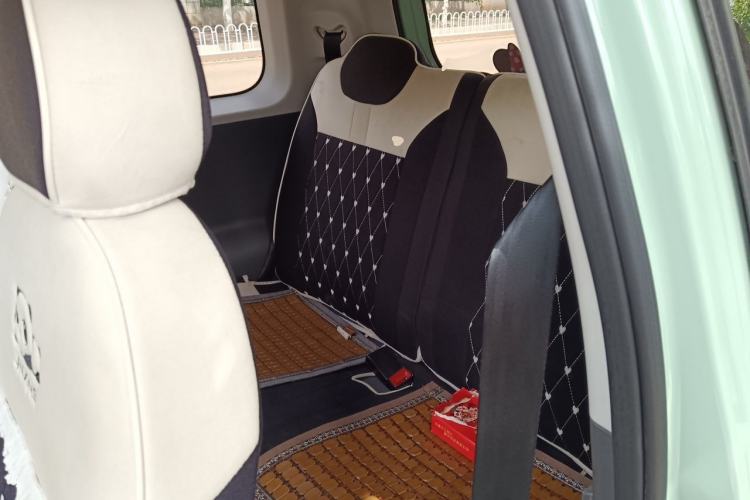 Used CHANGAN NEVO Lumin 2022 155 km – Refreshingly Sweet Edition Left Rear Seat
