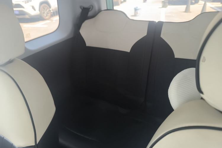 Used CHANGAN NEVO Lumin 2022 155 km – Refreshingly Sweet Edition Left Rear Seat