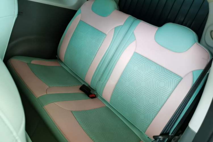 Used CHANGAN NEVO Lumin 2022 155 km – Refreshingly Sweet Edition Left Rear Seat