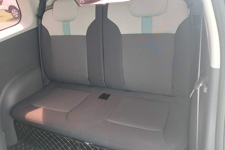 Used CHANGAN NEVO Lumin 2022 155 km – Refreshingly Sweet Edition Left Rear Seat