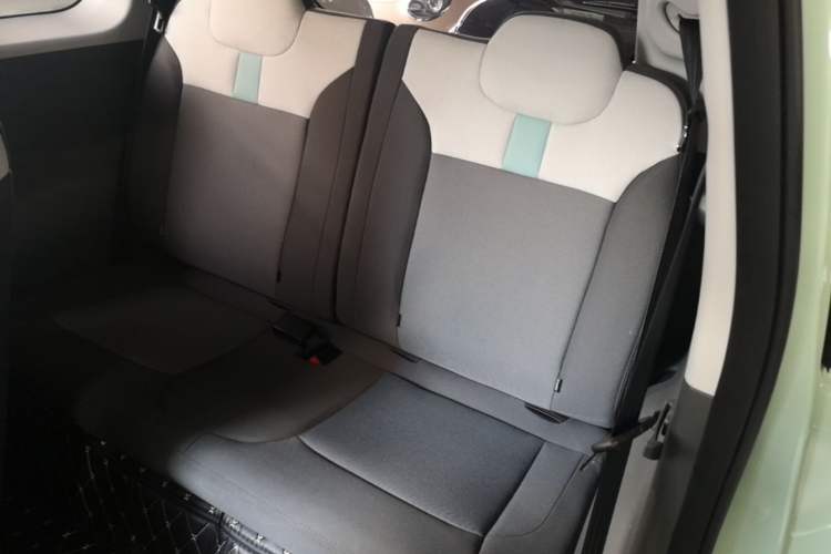 Used CHANGAN NEVO Lumin 2022 155 km – Refreshingly Sweet Edition Left Rear Seat
