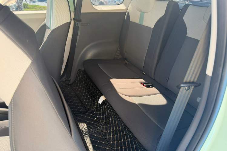Used CHANGAN NEVO Lumin 2022 155 km – Refreshingly Sweet Edition Left Rear Seat