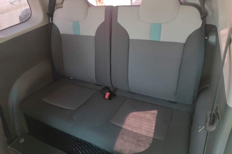 Used CHANGAN NEVO Lumin 2022 155 km – Refreshingly Sweet Edition Left Rear Seat