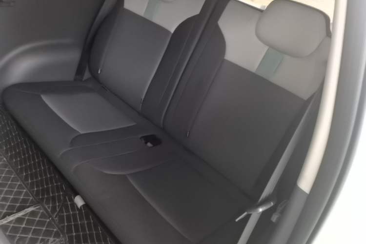 Used CHANGAN NEVO Lumin 2022 155 km – Refreshingly Sweet Edition Left Rear Seat