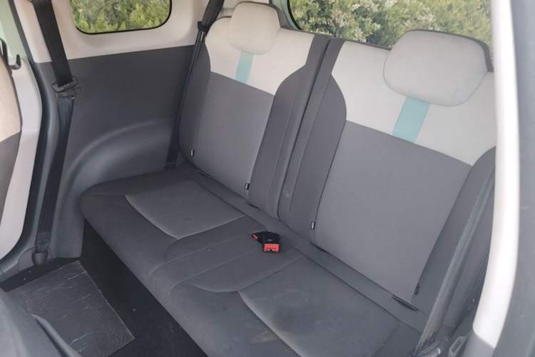 Used CHANGAN NEVO Lumin 2022 155 km – Refreshingly Sweet Edition Left Rear Seat