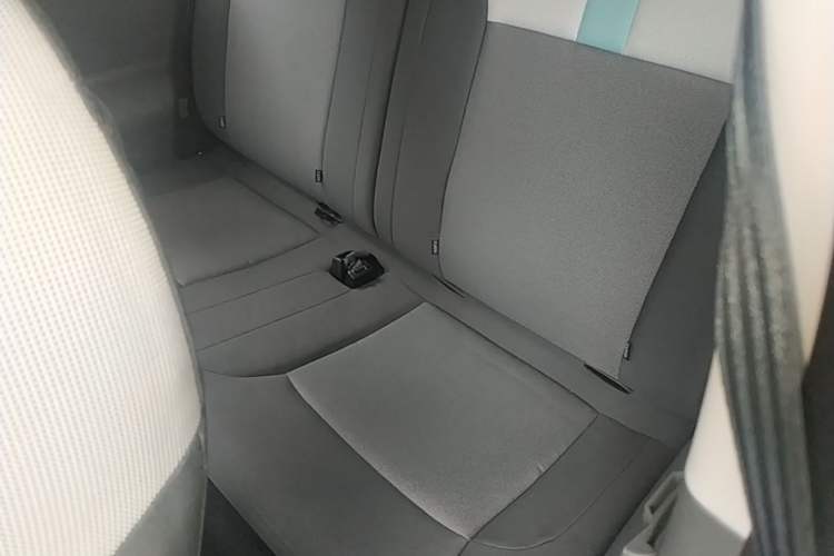 Used CHANGAN NEVO Lumin 2022 155 km – Refreshingly Sweet Edition Left Rear Seat